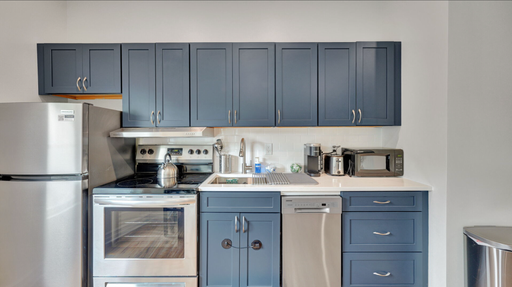 Fully Renovated Downtown Apartments – photo 1