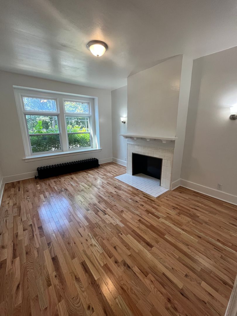 Buffalo Apartment: 159 College Street