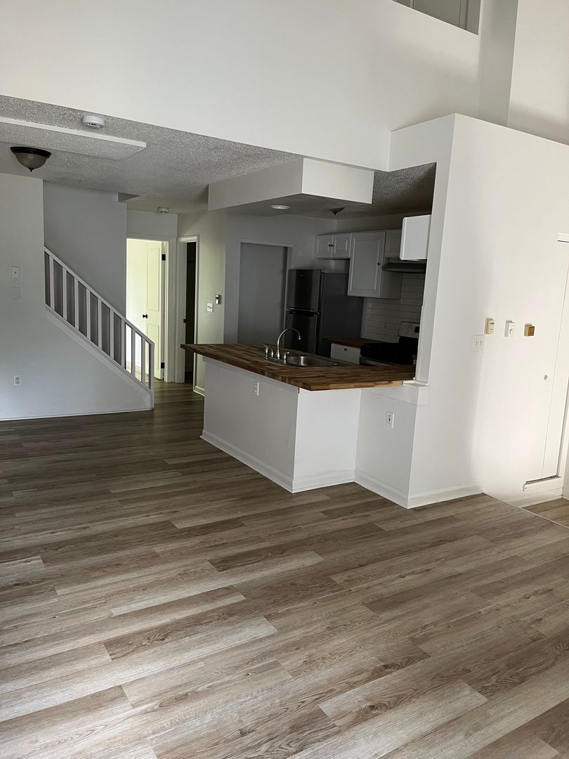 Amherst Apartment: 1608 Sweet Home Rd