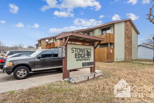 Ground Level Indian Hills 1 bedroom apartment available NOW! – photo 1