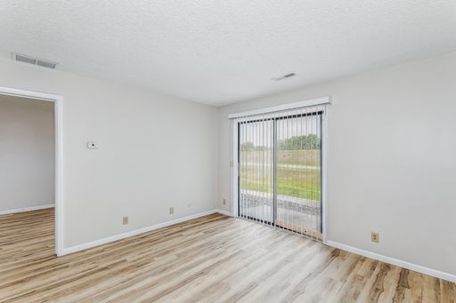 MOVE IN SPECIAL!!! 1/2 OFF FIRST FULL MONTHS RENT!!! – photo 1