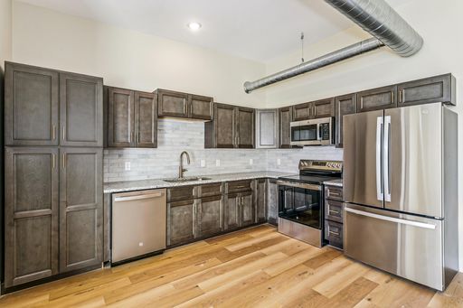 MOVE IN SPECIAL: LEASE IN AUGUST AND GET $500 OFF! – photo 1
