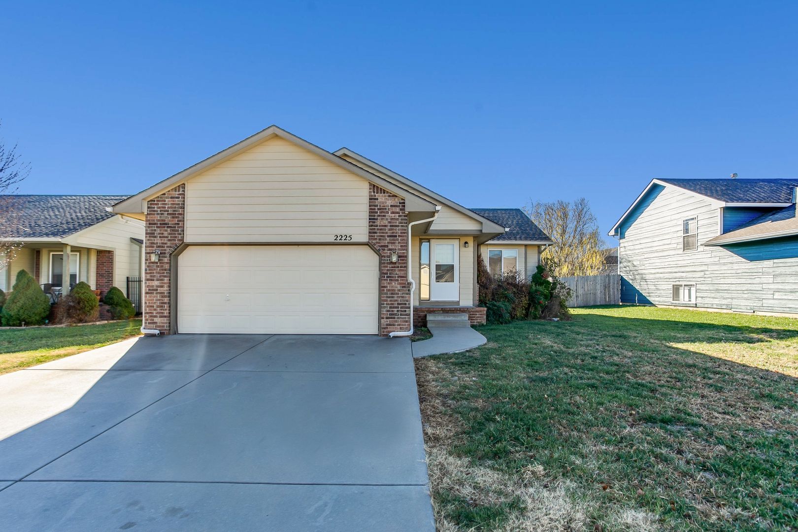 Derby House: 2225 E Curtis Ct