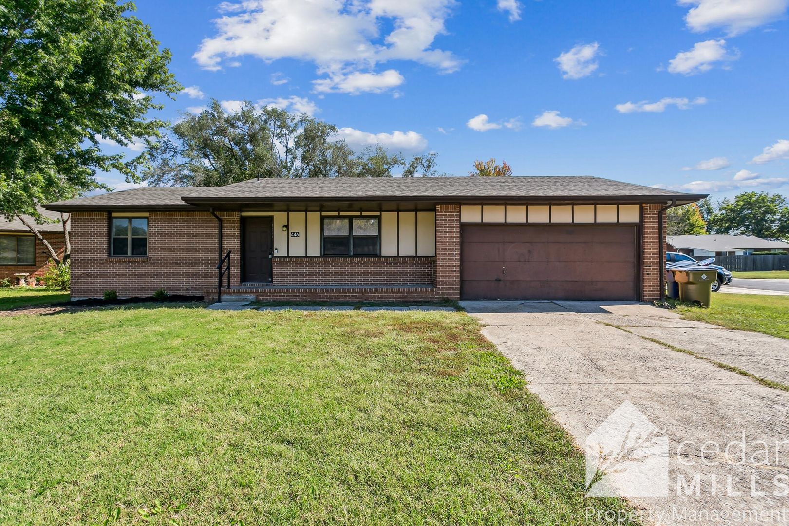 Andover House: 446 Hillcrest Ct