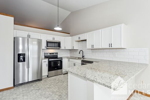Spacious 3 Bed, 3 Bath Townhome with Remodeled Kitchen – Northeast Wichita – photo 1