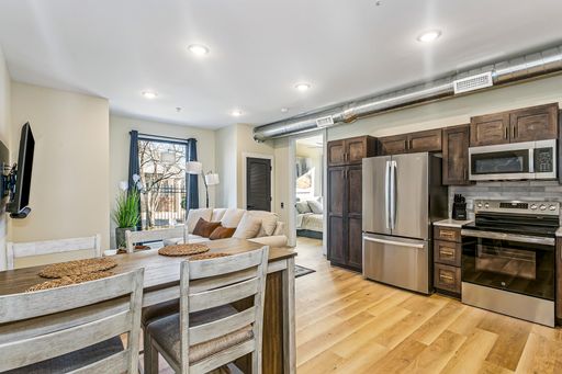 CORPORATE LEASE AVAILABILITY FOR 3, 6, OR 12 MONTHS! ALL BILLS AND PARKING INCLUDED! – photo 1