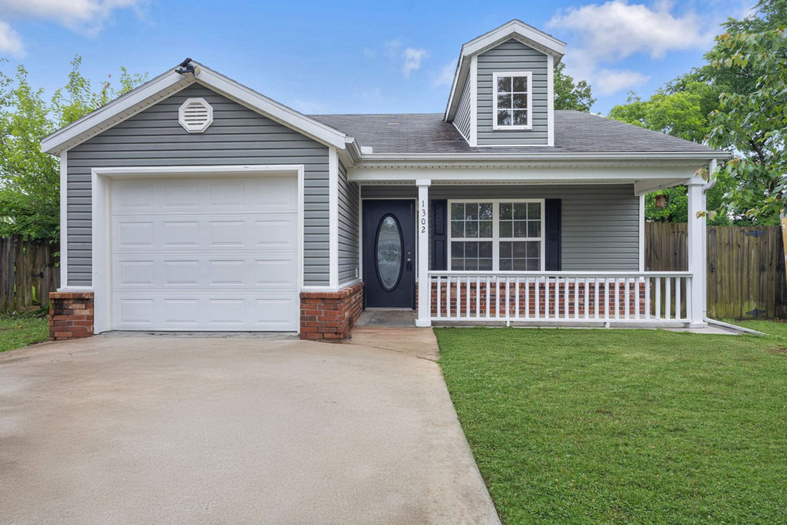 Rogers House: 1302 S C Ct