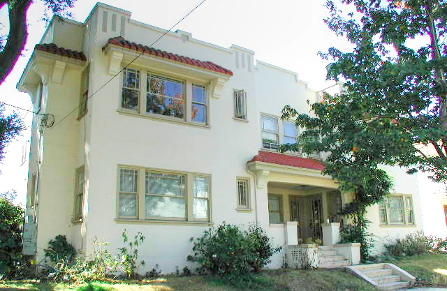 Oakland Apartment: 19 Croxton Ave