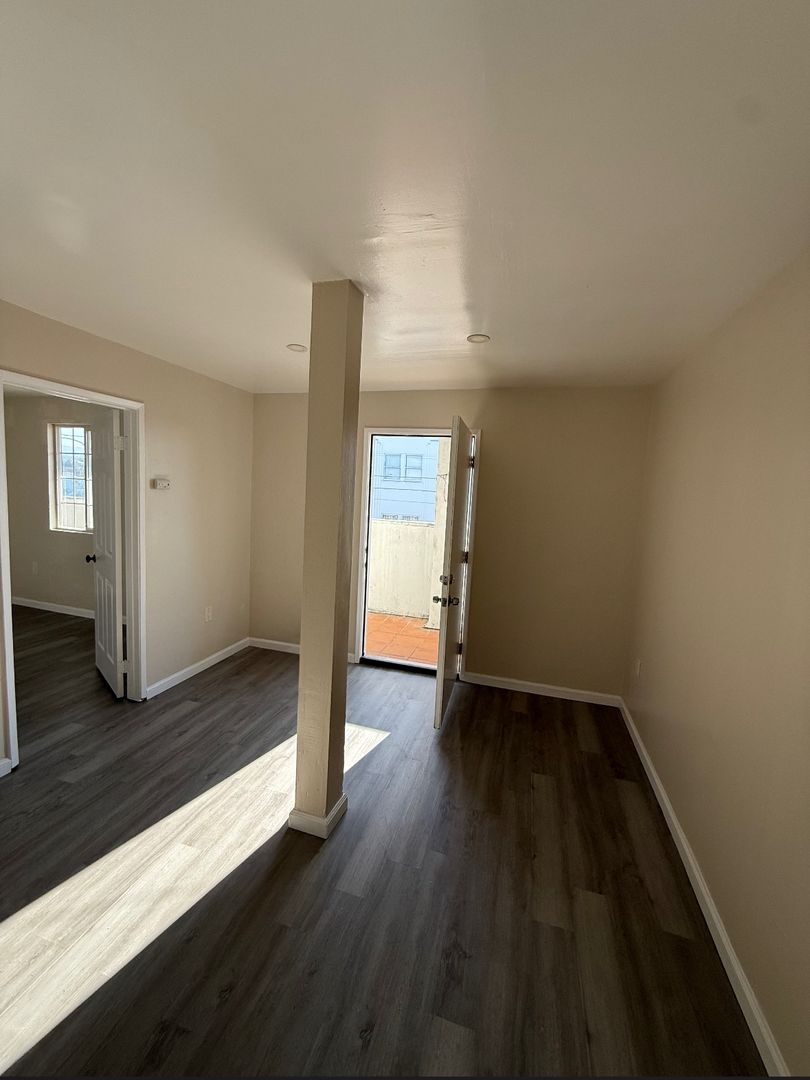 Oakland Apartment: 950 International Blvd