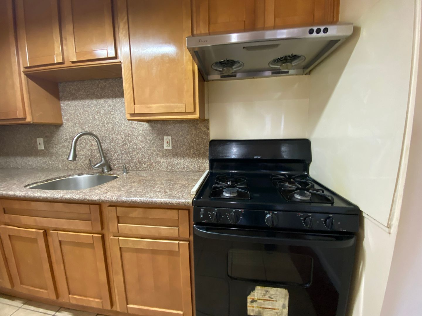 Oakland Apartment: 950 International Blvd