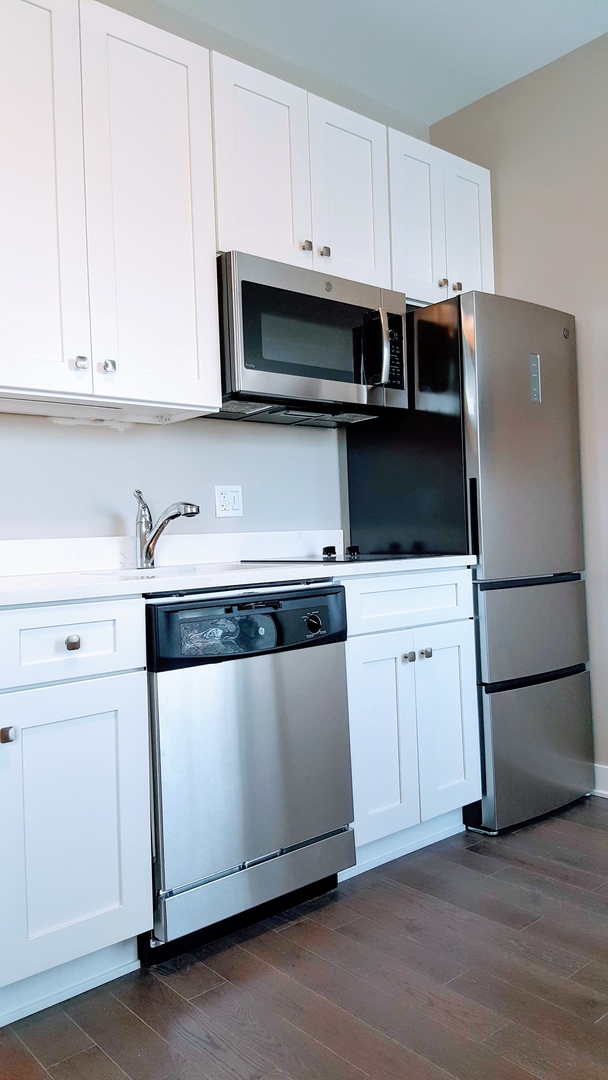 Chicago Apartment: 1409 W. Diversey Pkwy. - 206