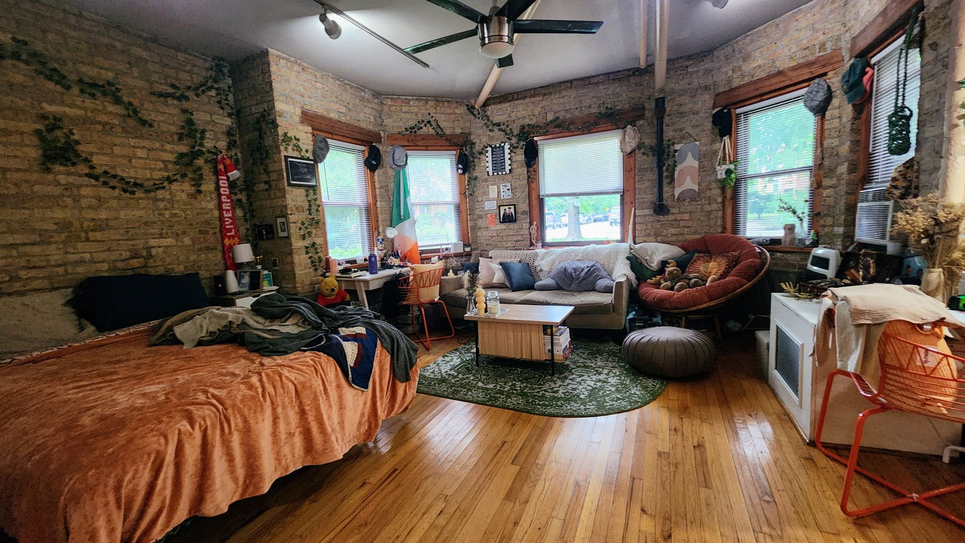 Chicago Apartment: 1919 W Berteau Ave - F