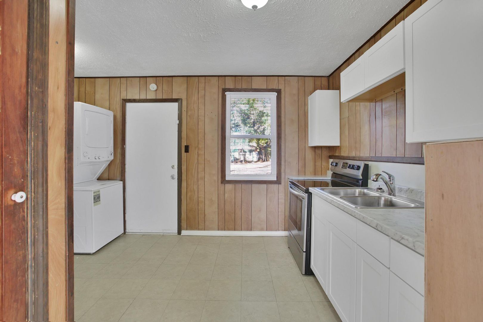 1201 Davis Street 4 of 12