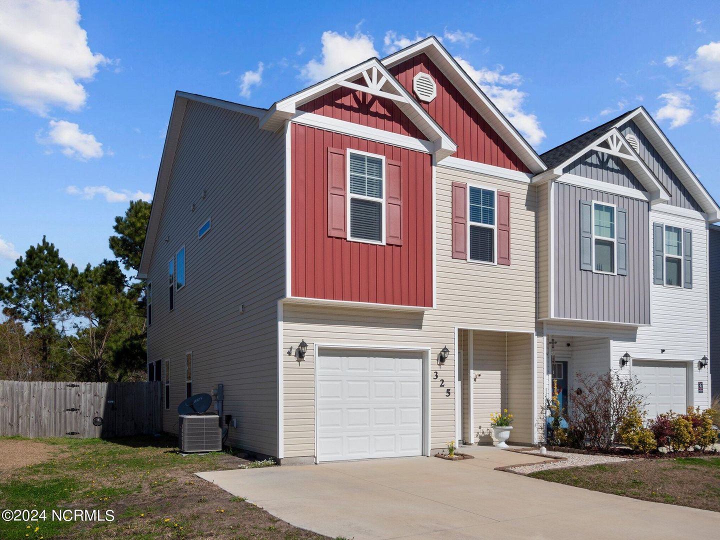 Holly Ridge Townhome: 325 Frisco Way