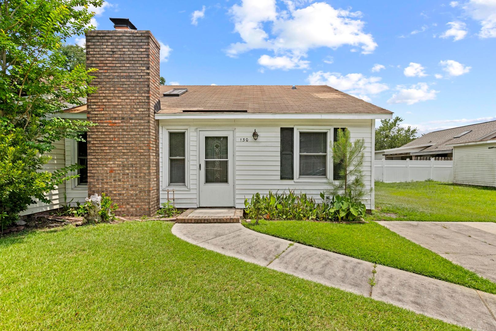 Jacksonville Multiplex: 130-132 Pine Crest Drive