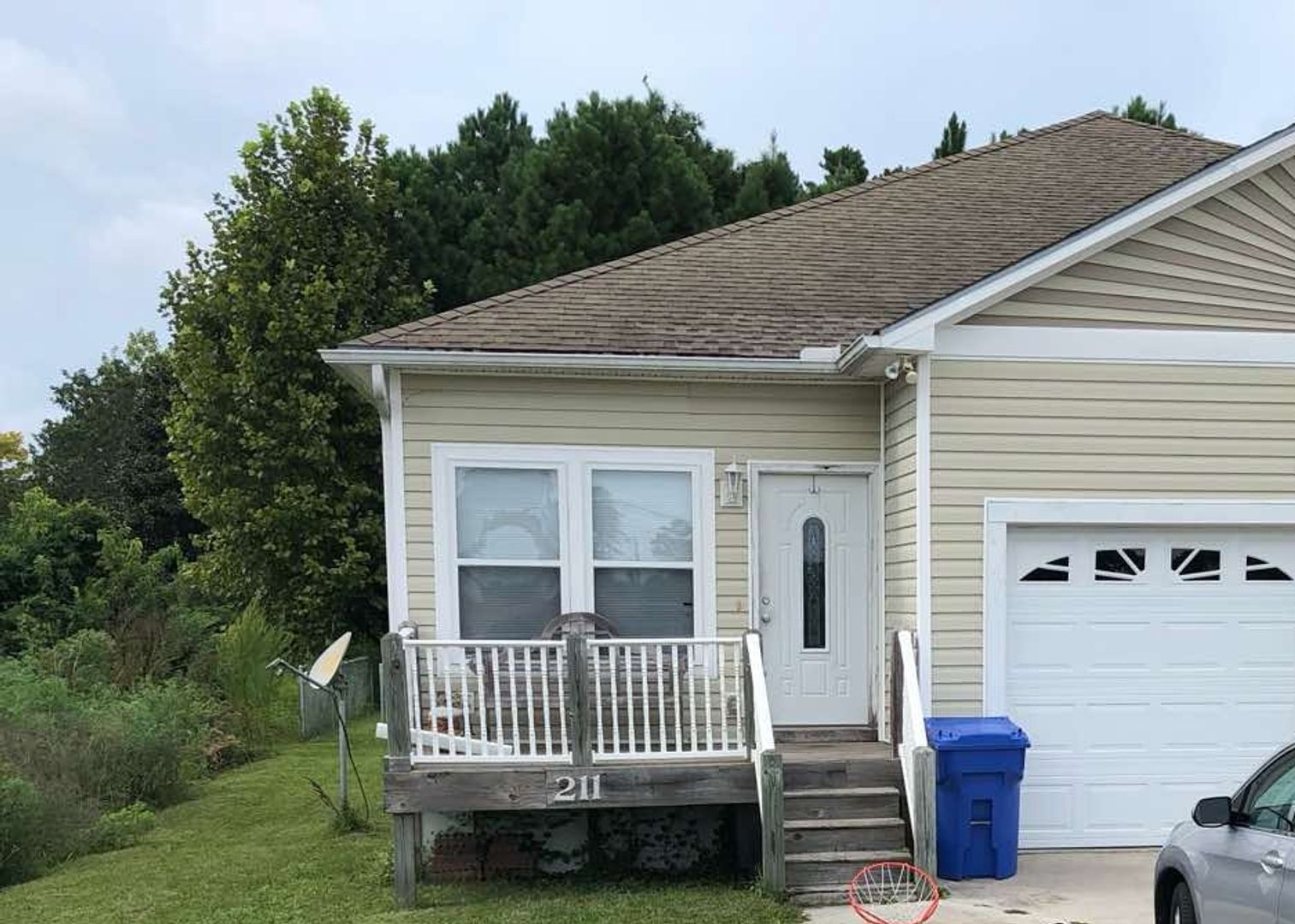 Holly Ridge Apartment: 211/213 Lloyd Street
