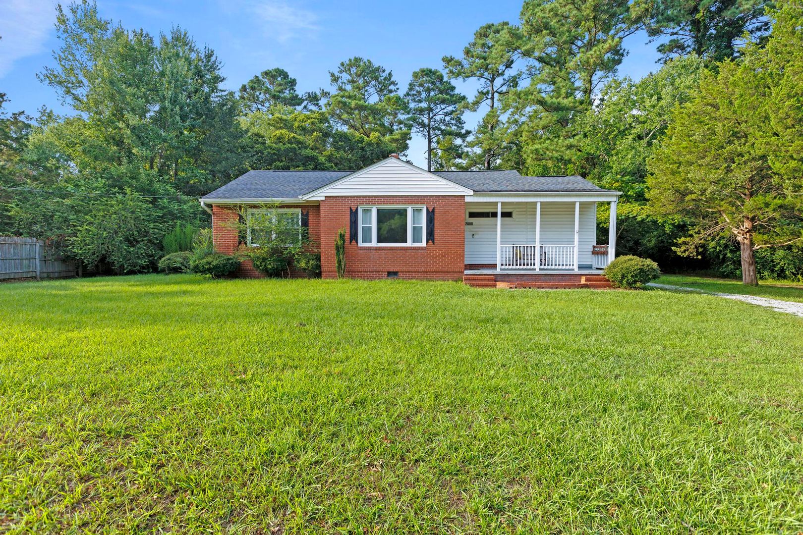 Jacksonville House: 2080 Dawson Cabin Road