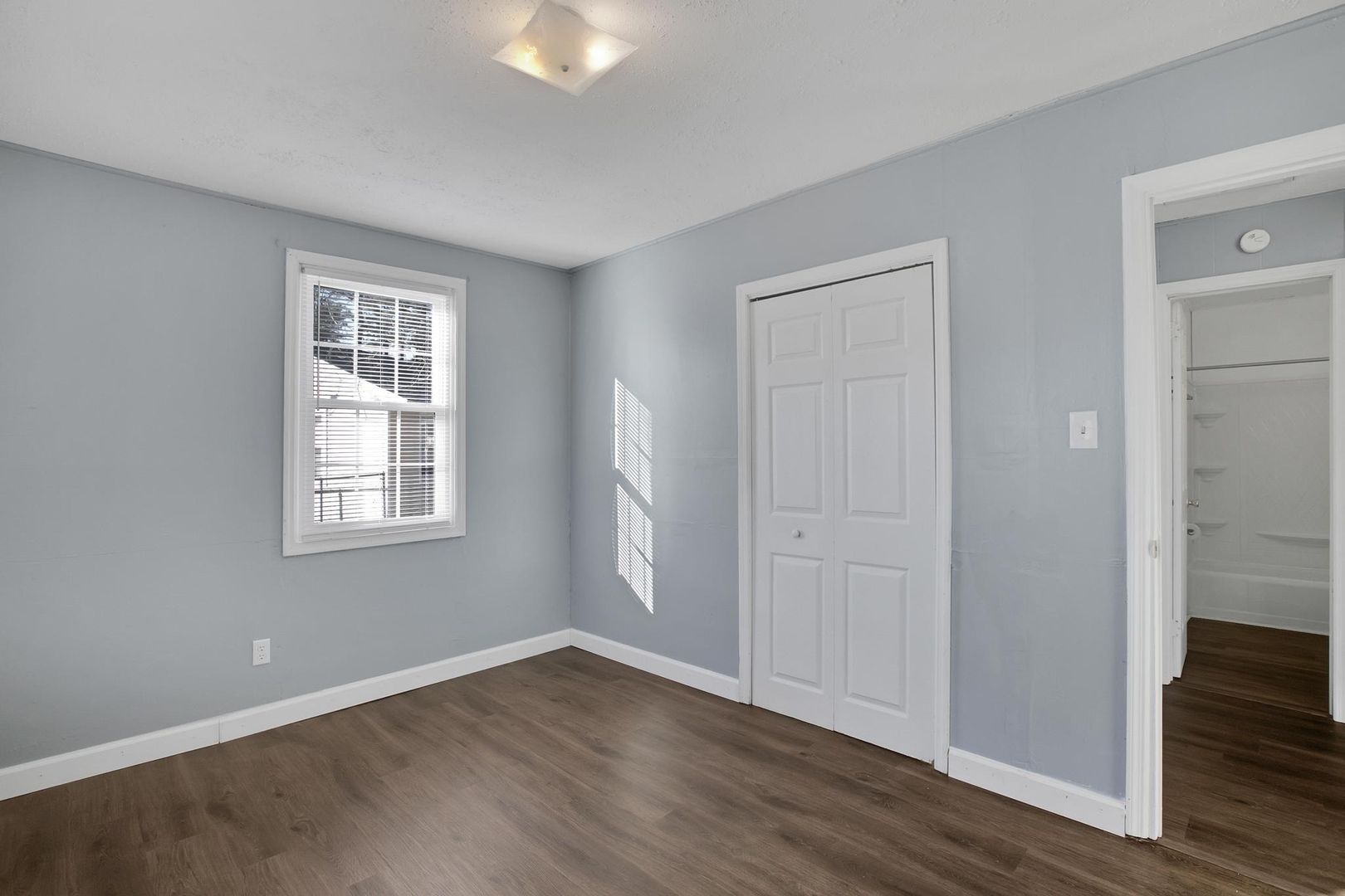 1201 Davis Street 9 of 12