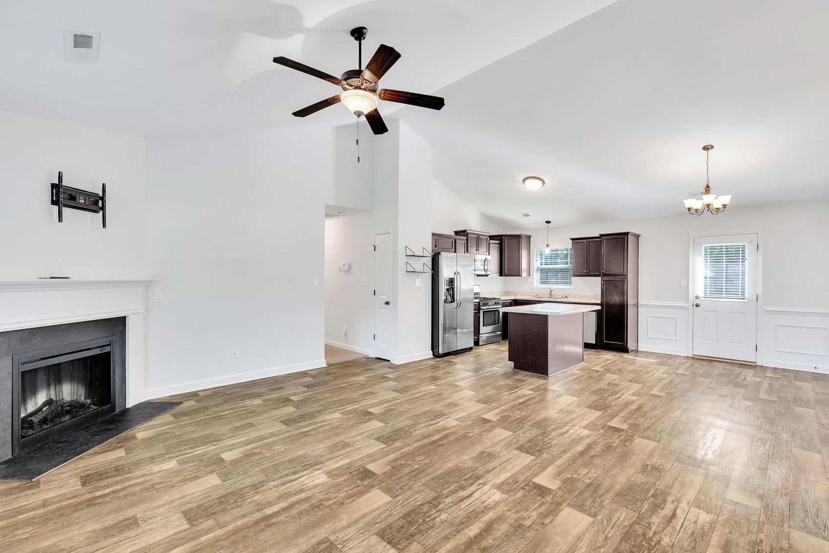 Jacksonville House: 104 Sparrows Point Lane