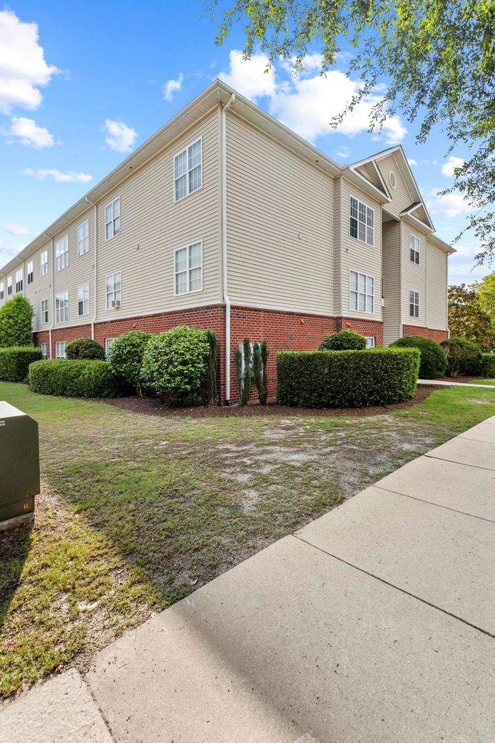 Wilmington Condo: 2820 Bloomfield Lane
