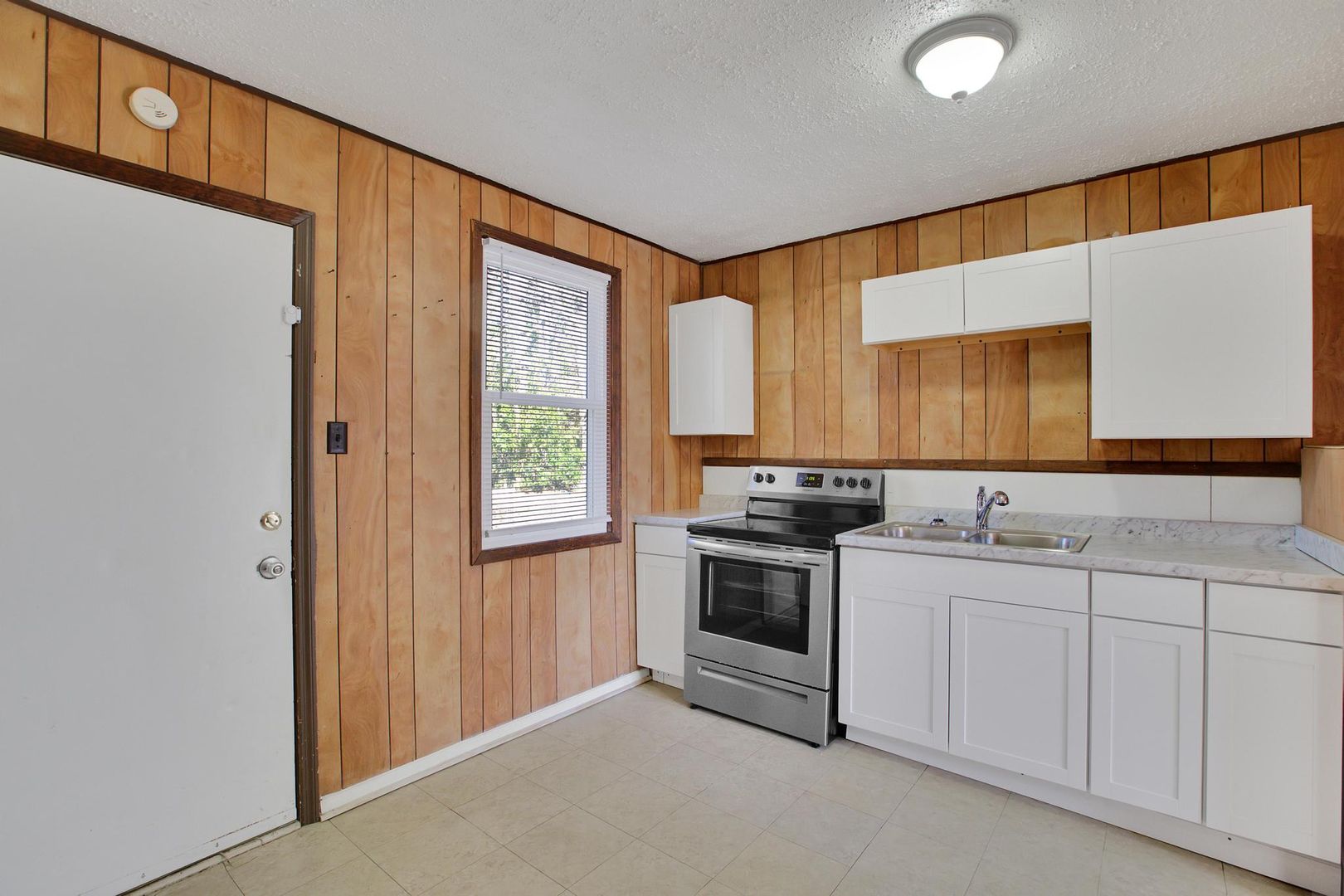 1201 Davis Street 6 of 12