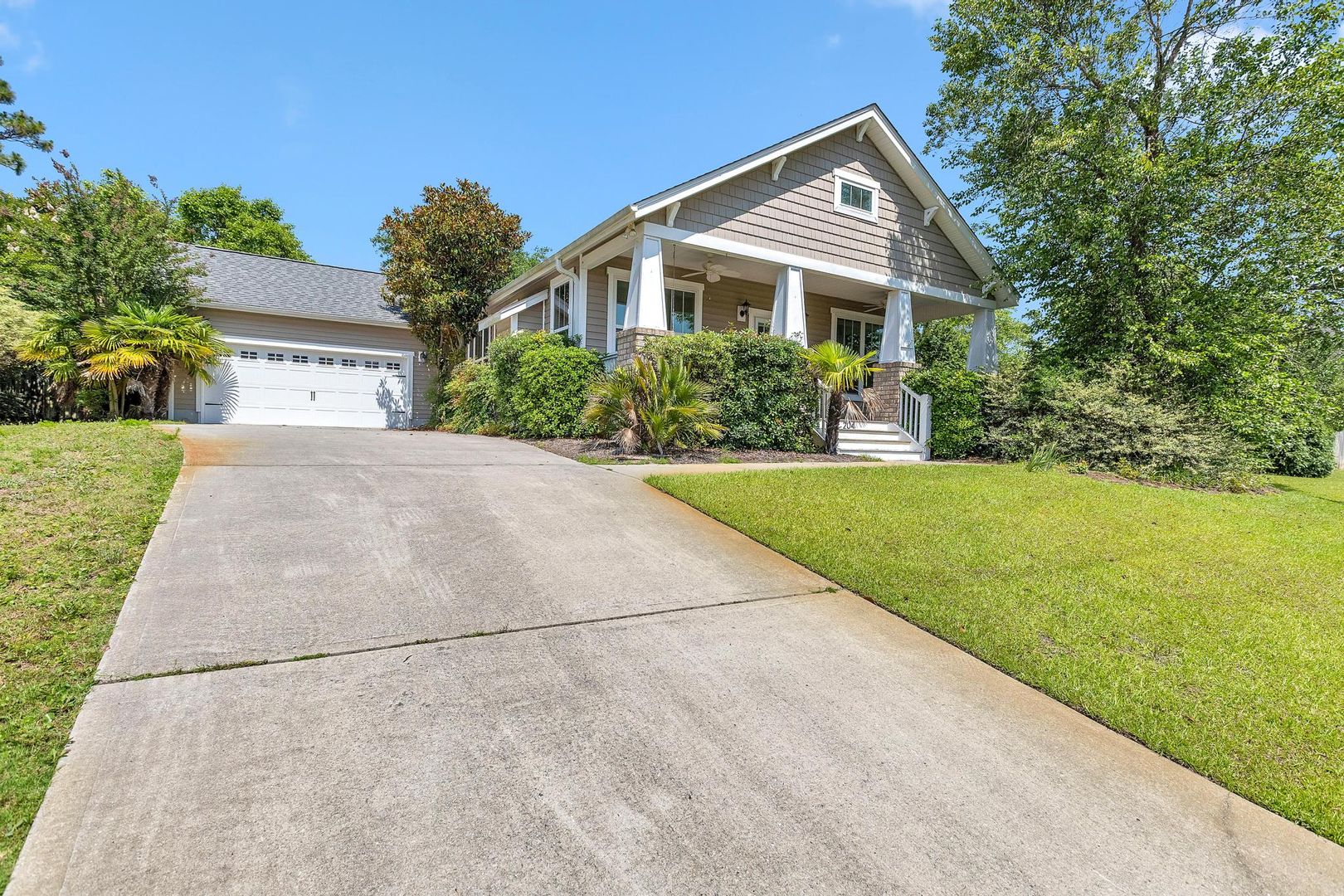 Holly Ridge House: 204 West Azalea Drive