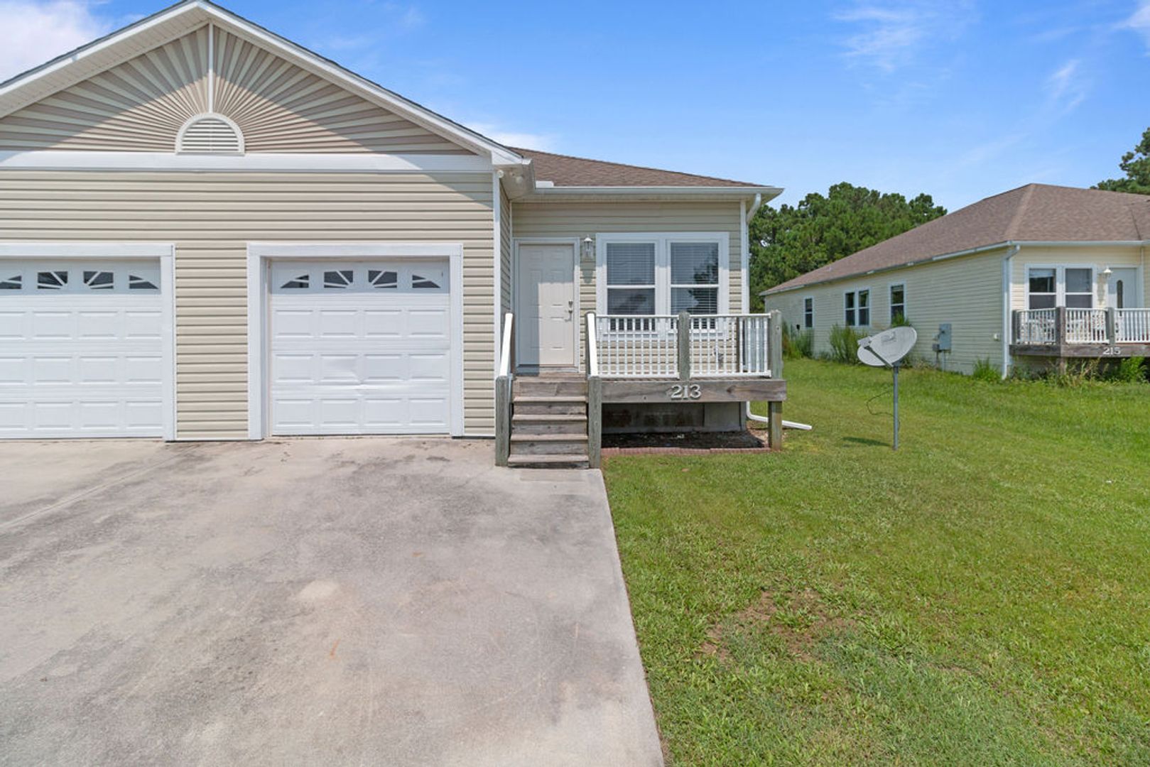 Holly Ridge Apartment: 211/213 Lloyd Street