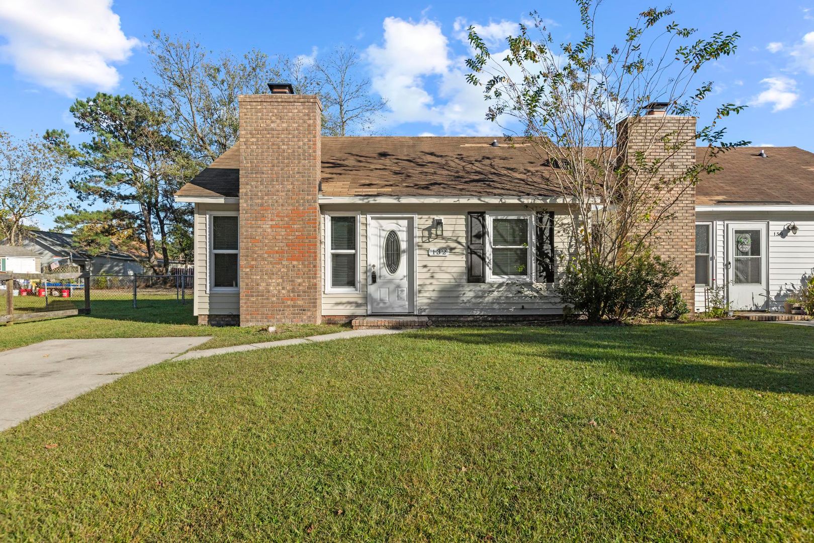 Jacksonville Multiplex: 130-132 Pine Crest Drive