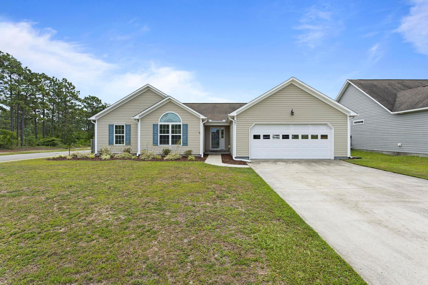 Holly Ridge House: 401 Tree Court