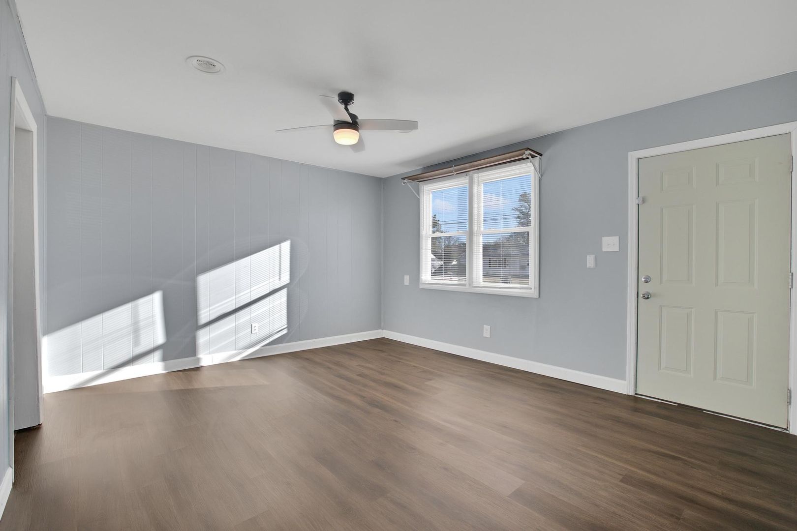 1201 Davis Street 3 of 12