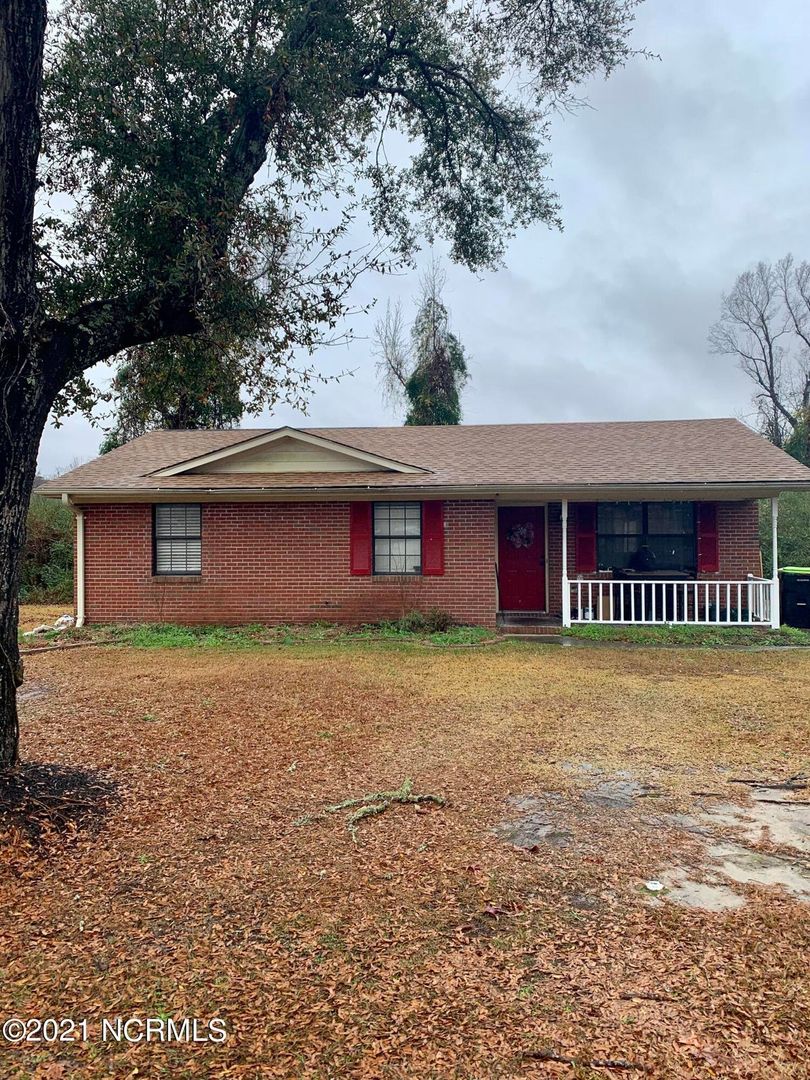 Castle Hayne House: 124 Hampton Drive