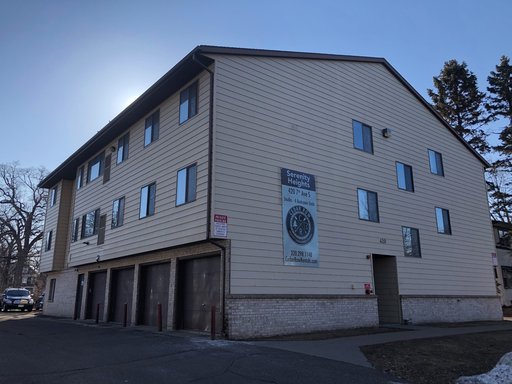 4 Bedroom Apartments in the heart of the SCSU neighborhood:: Only 2 blocks to Campus!! – photo 1