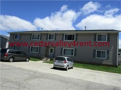 Cobblestone Circle Spacious 2 Bedroom 1 Bath Apartment & Secure Building – photo 1