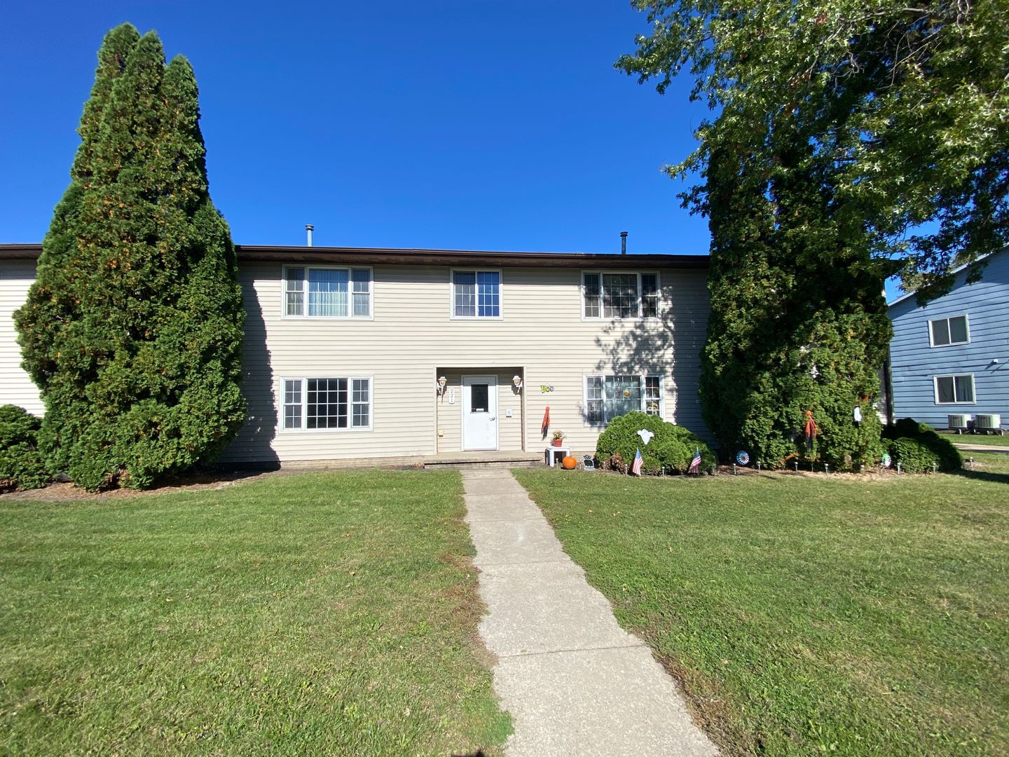 Waterloo Apartment: 221 Brookeridge Drive Waterloo, IA 50701