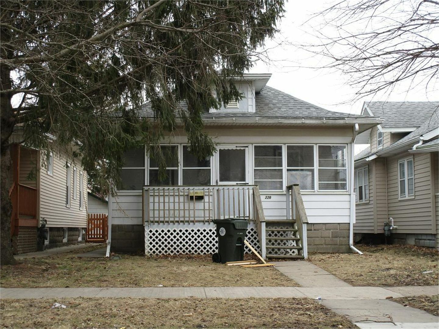 Waterloo House: 226 Western Ave