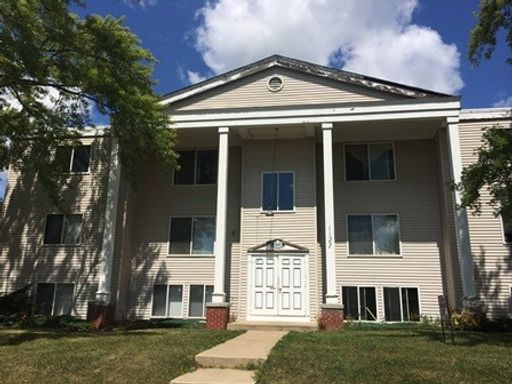 2 Bedroom, 1 Bath Apartment for Rent- 1127 Ravenwood – photo 1