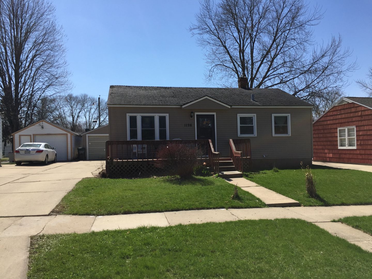 Waterloo House: 1126 Lorraine Avenue