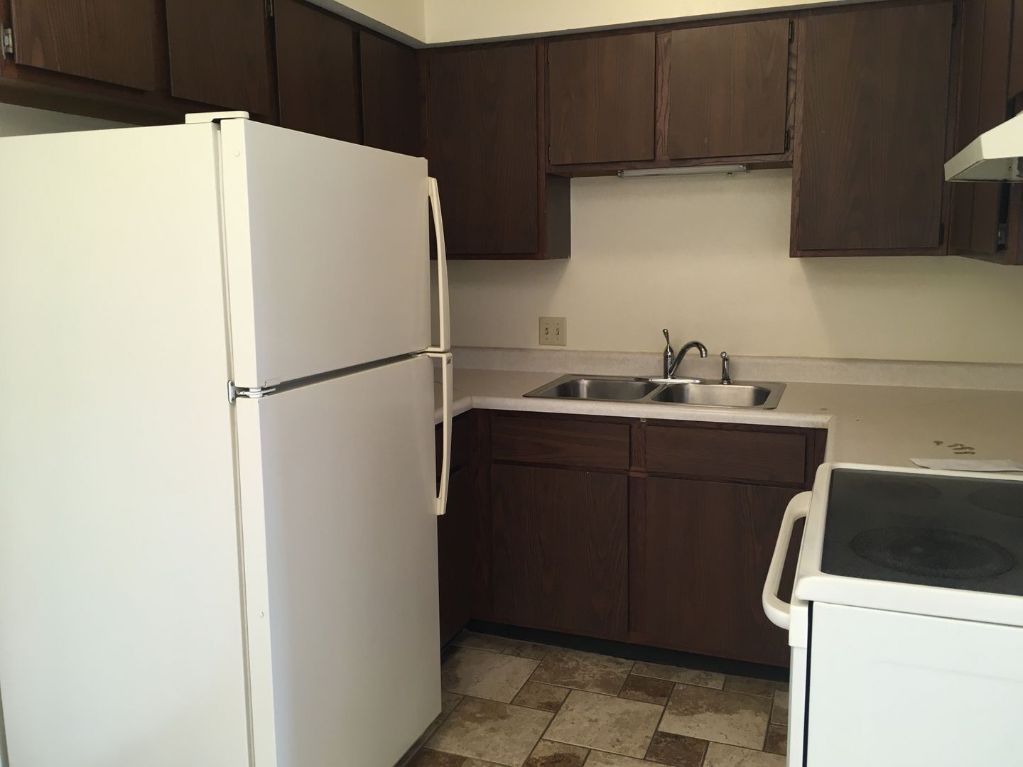 Waterloo Apartment: 800-850 Porter Dr