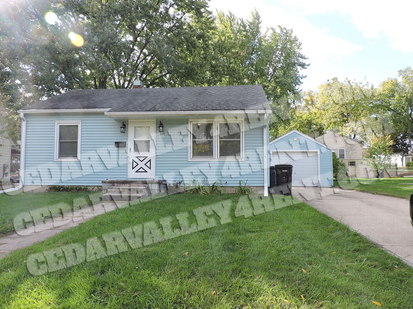 Cedar Falls House: 809 Grand Blvd.