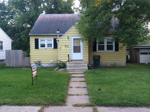 3 Bedroom, 1 Bath Single Family Home located at 917 Kern St Waterloo, IA – photo 1