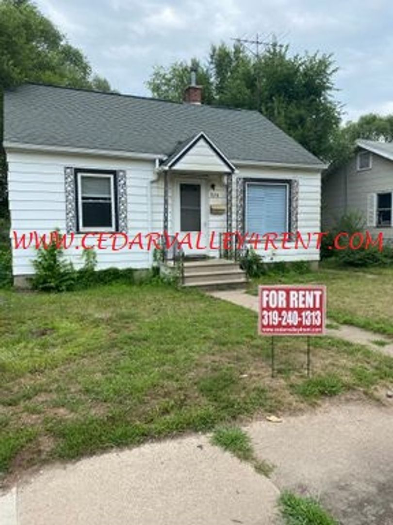 Waterloo House: 320 Boston Ave