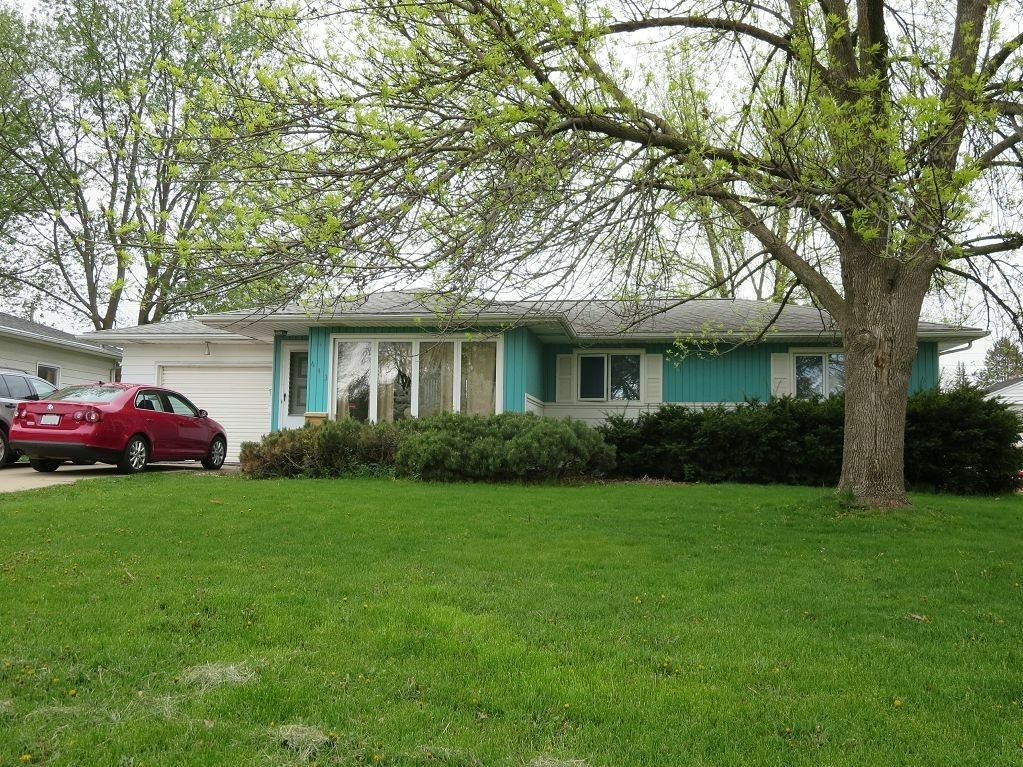 Waterloo House: 643 Burbank Ave