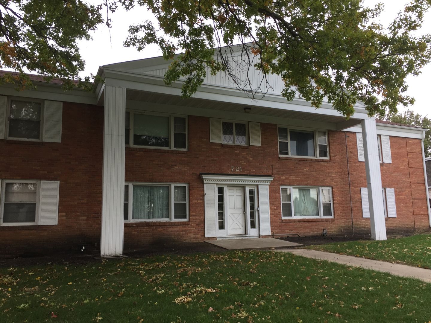 Waterloo Apartment: 721 Russell Apartments 1-4