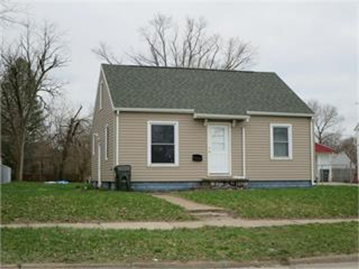 Waterloo House: 430 Lester