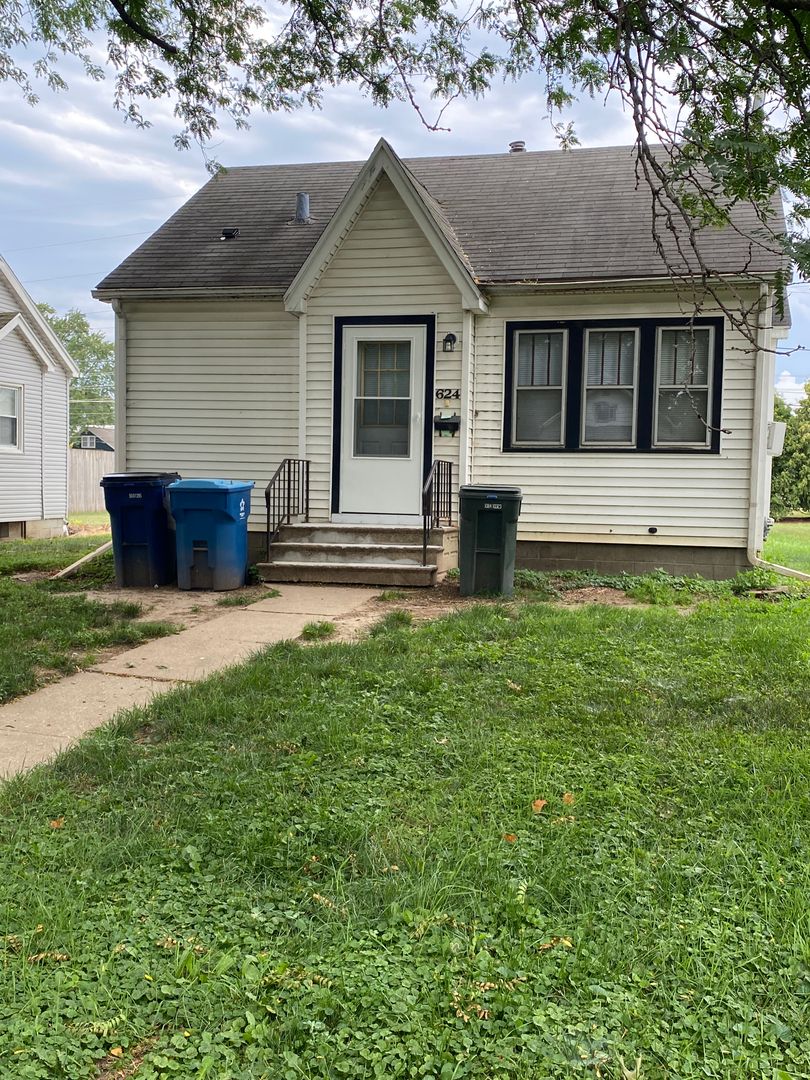 Waterloo House: 624 Dundee Ave