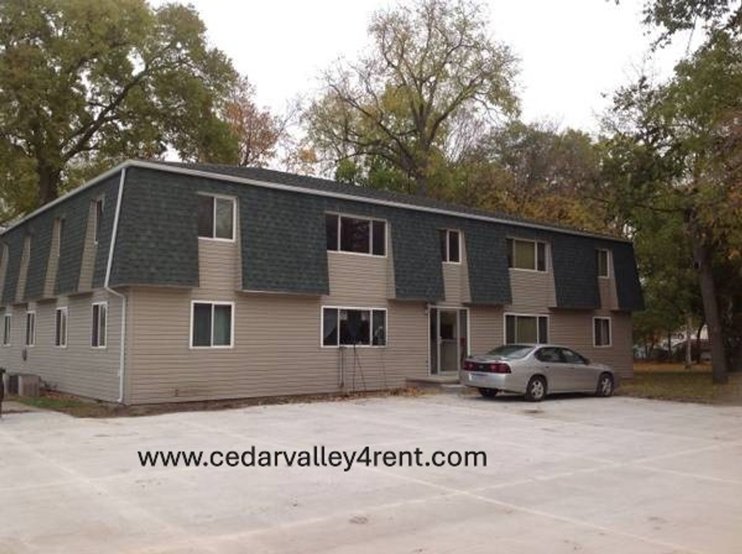 Evansdale Apartment: 115 Central Apartments 1-8