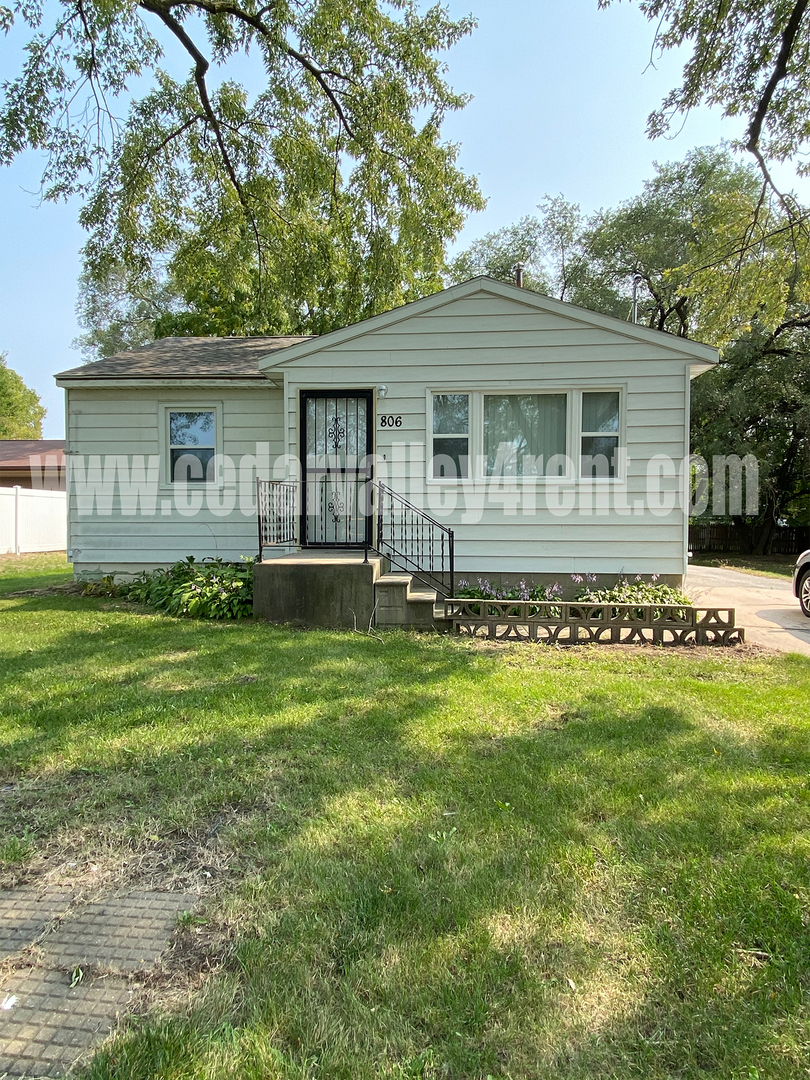 Waterloo House: 806 Ash St.
