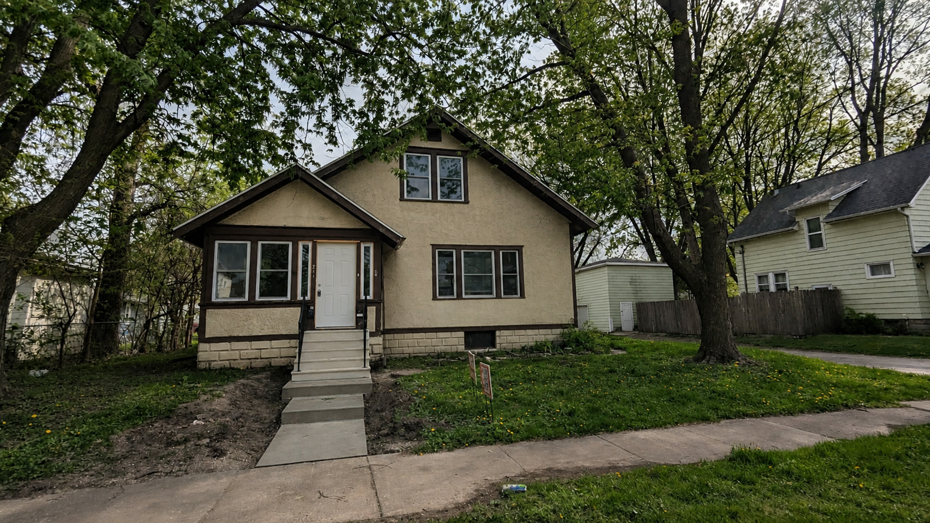 waterloo Apartment: 211 West Wellington
