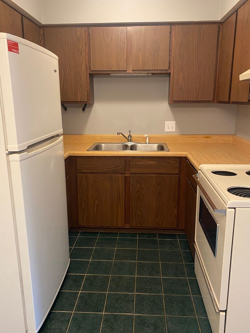 Waterloo Apartment: 3549-3749 Cobblestone Circle Apartments