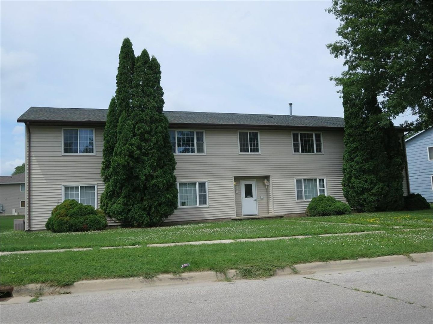 Waterloo Apartment: 221 Brookeridge Drive Waterloo, IA 50701